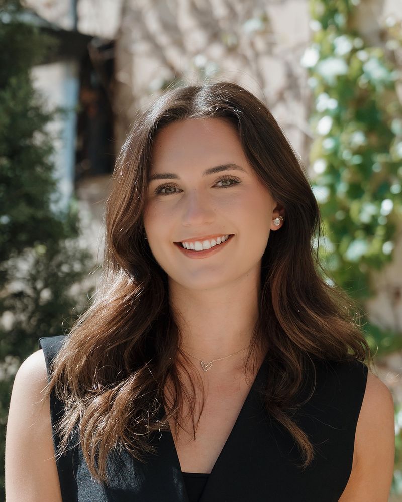 Hali Ielfield, wedding planner and coordinator, headshot