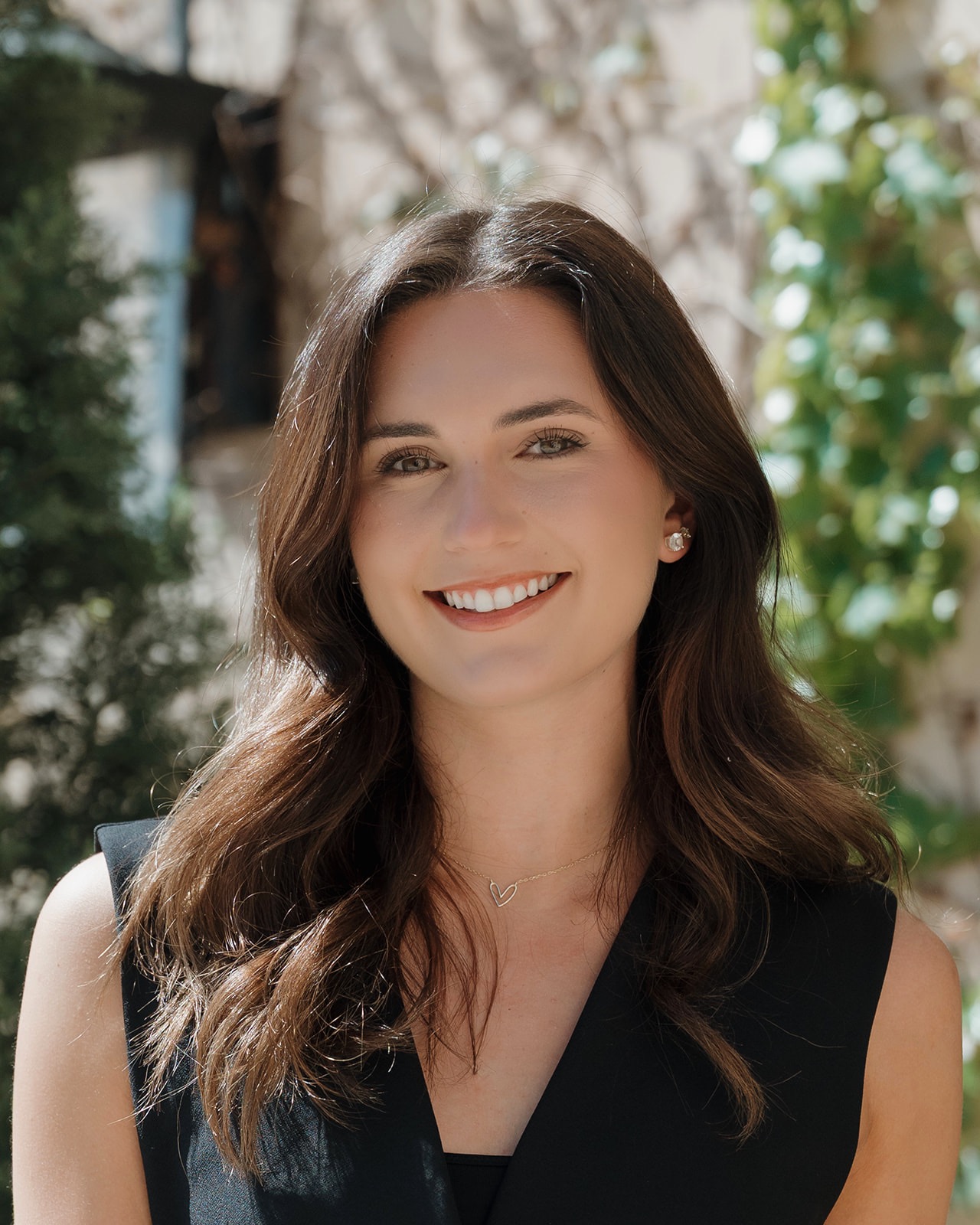 Hali Ielfield, wedding planner and coordinator, headshot